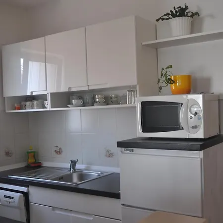 Apartment Mirna