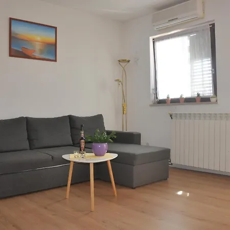 Apartment Mirna